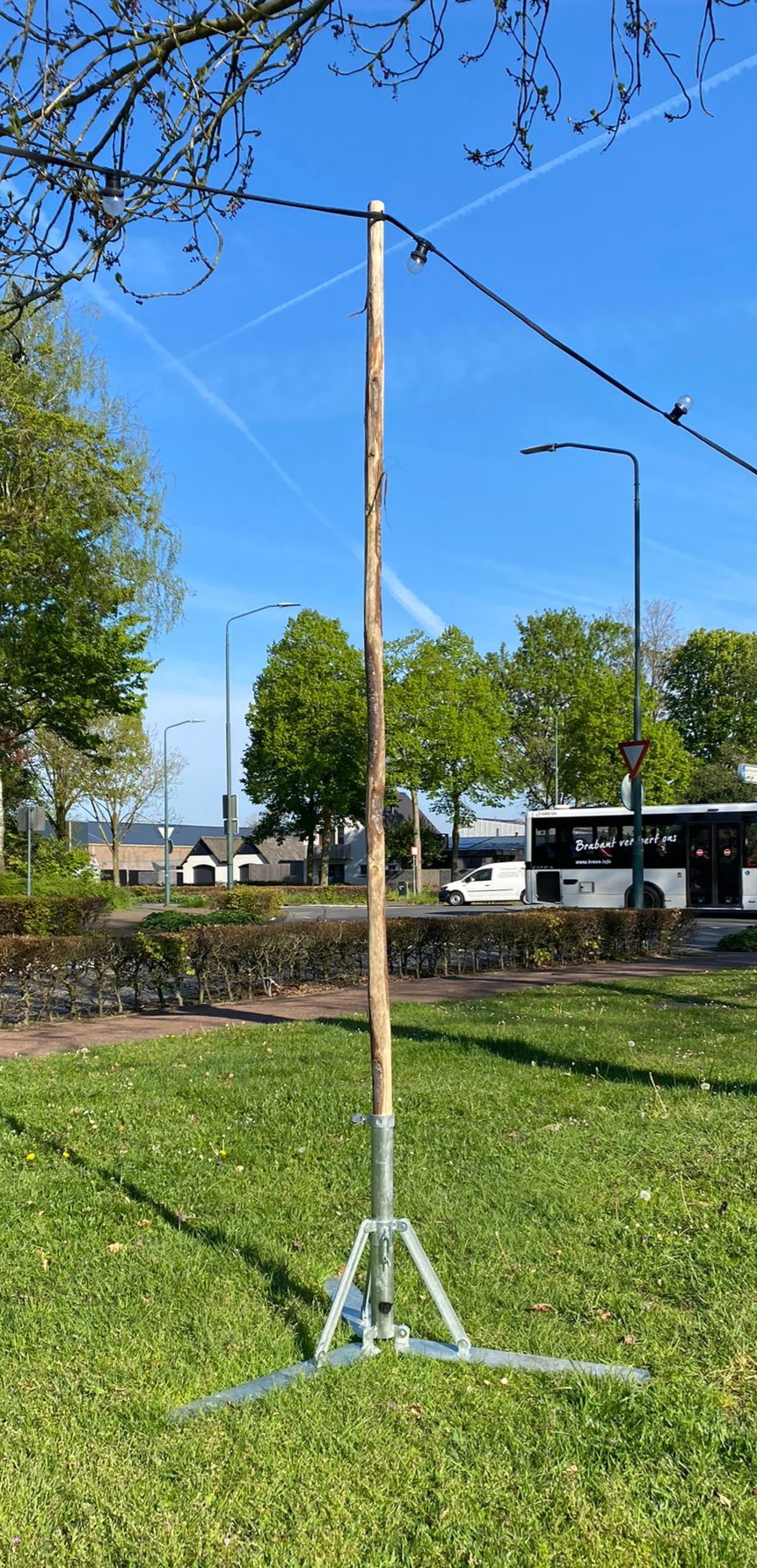 Opklapbare voet + kastanjehout paal 3mtr  (voor ophangen pikkabel)